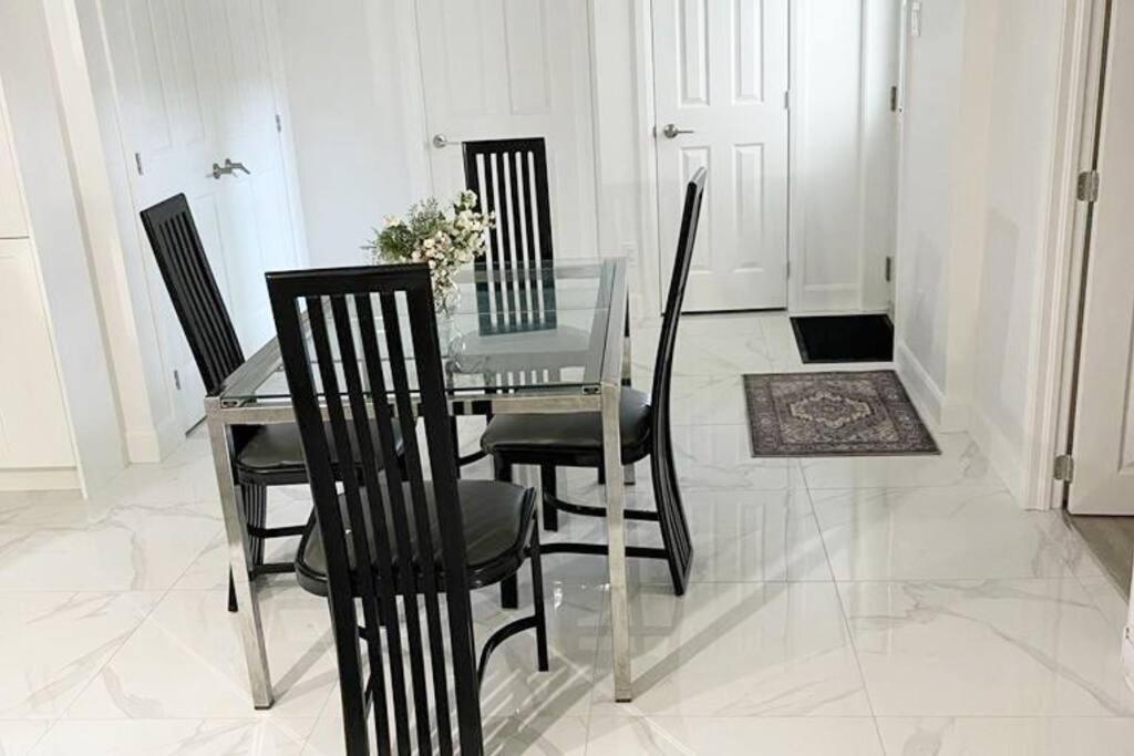 Stylish And Luxurious Apartment Basement Unit Longueuil Exteriér fotografie